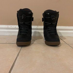Vans Aura Pro snowboarding boots Size 8.5